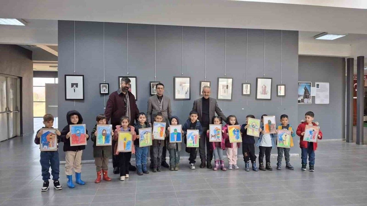 Mustafa Barkın Garip'in 'Çoban' Temalı Kişisel Sergisi AİÇÜ'de İlgi Topluyor