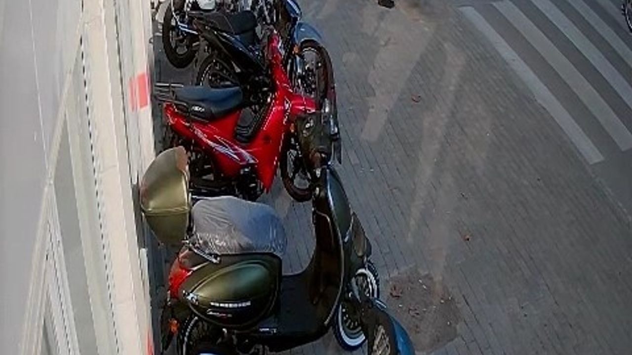 Mustafakemalpaşa'da polis aracının çarptığı 10 yaşındaki Ömer'in kaza görüntüleri ortaya çıktı