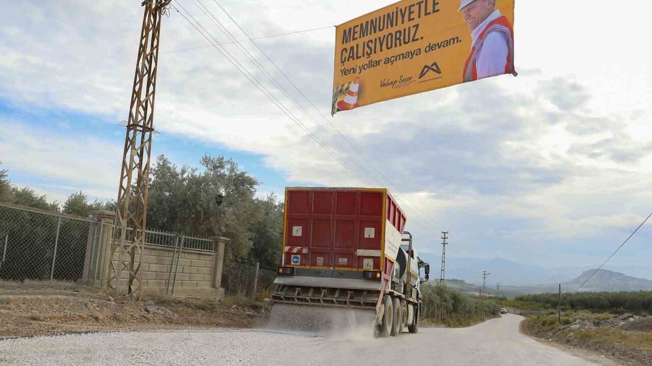 Mut’ta yol yenileme çalışmaları tamamlanıyor: Topkaya-Çampınar 12 km sathi asfaltlandı, kalan kısım 2026'da tamamlanacak