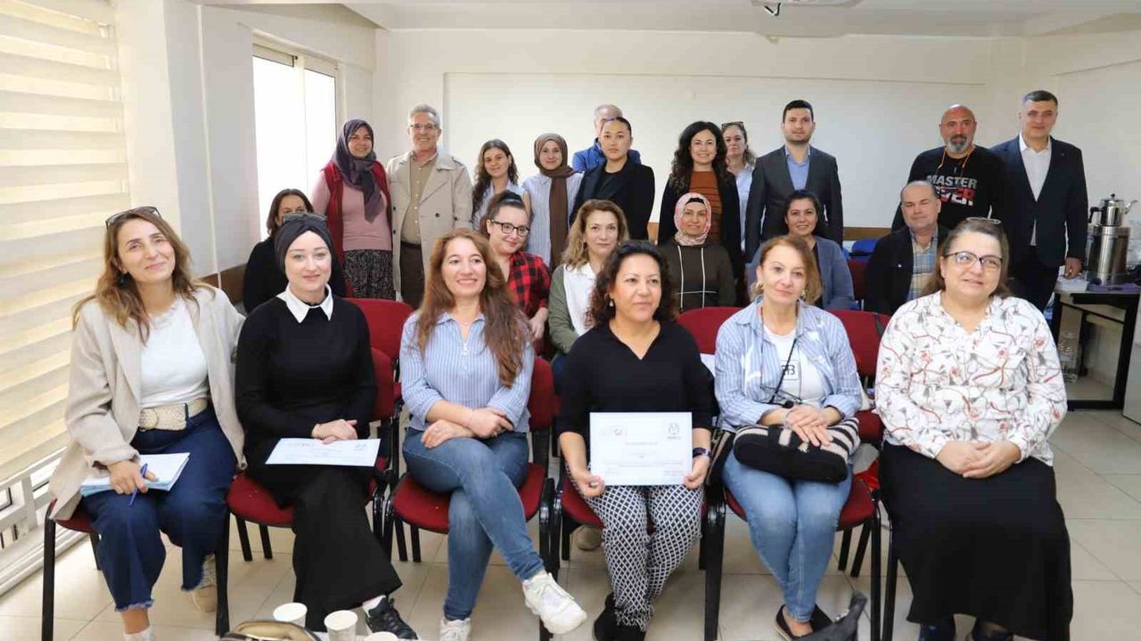 Nazilli Belediyesi'nden Kadın Girişimcilere Ürün Çekimi ve Sosyal Medya Eğitimi