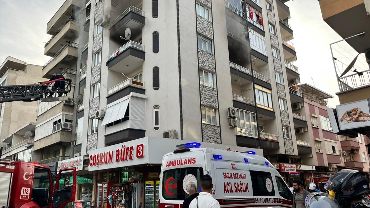 Nazilli'de 7 katlı apartmanda çıkan yangın itfaiye ekiplerince söndürüldü