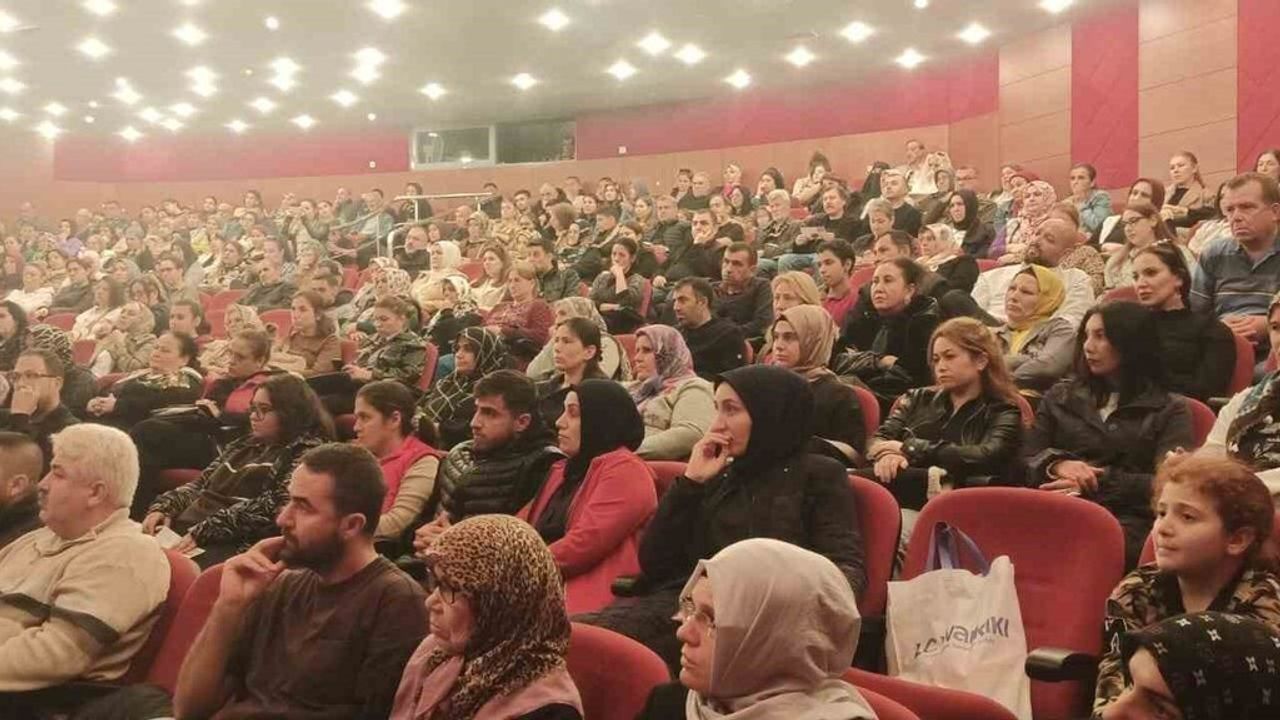 Nazilli'de 7. ve 8. Sınıf Velilerine Yönelik Meslek Liseleri Tanıtım Programı Yoğun İlgi Gördü