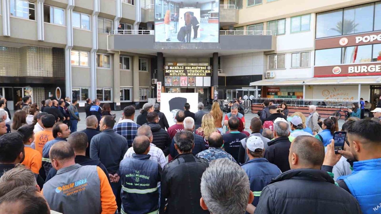 Nazilli'de 750 personel ortak Atatürk portresiyle 10 Kasım'ı andı