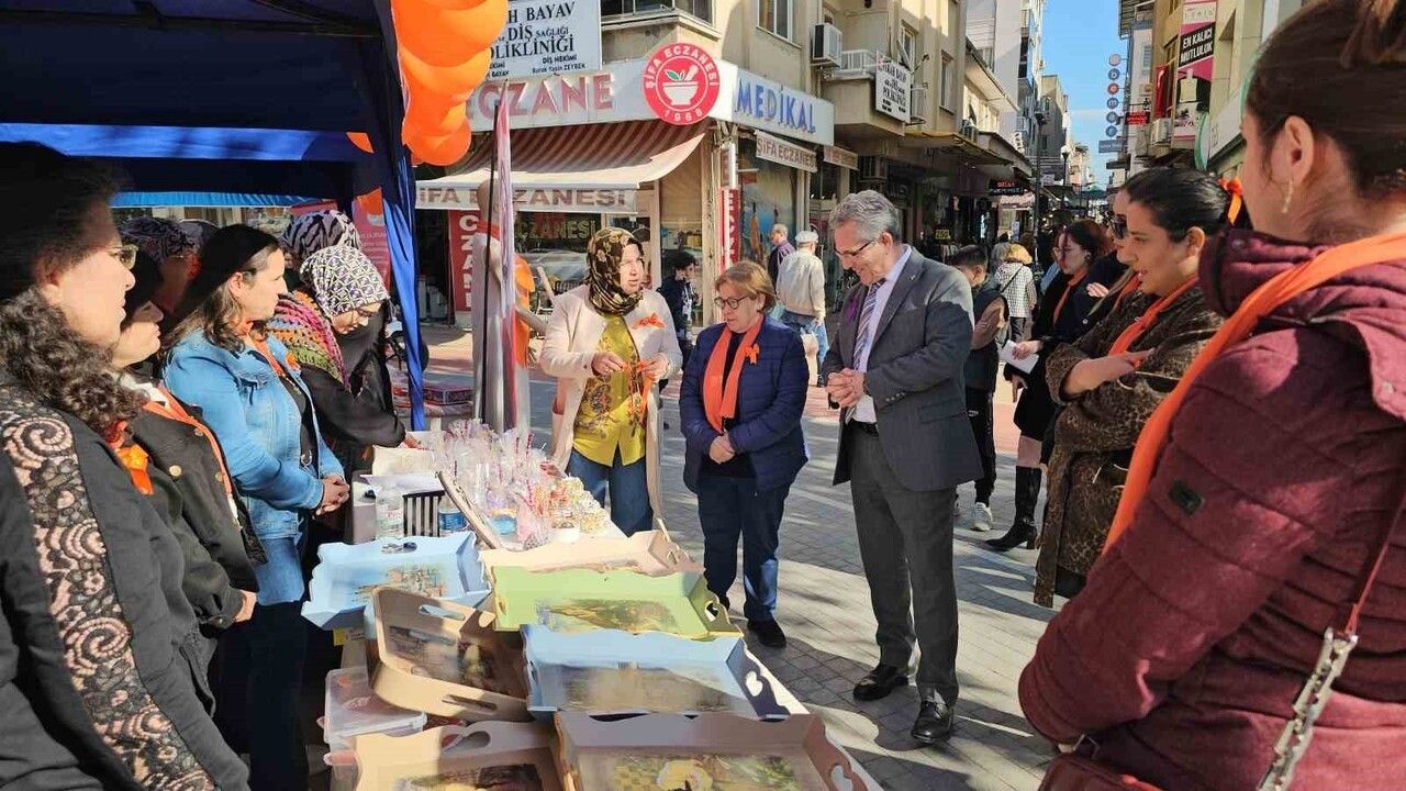 Nazilli'de ADEM ve SODAM kursiyerleri 'Kadına Şiddete Hayır' sergisi açtı