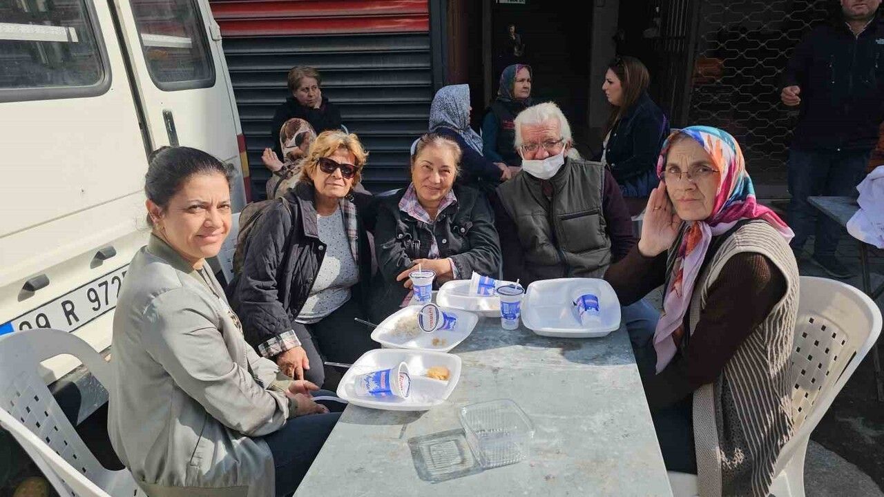 Nazilli’de sanayi esnafı imece usulüyle bin 500 kişiye hayır ikramı düzenledi