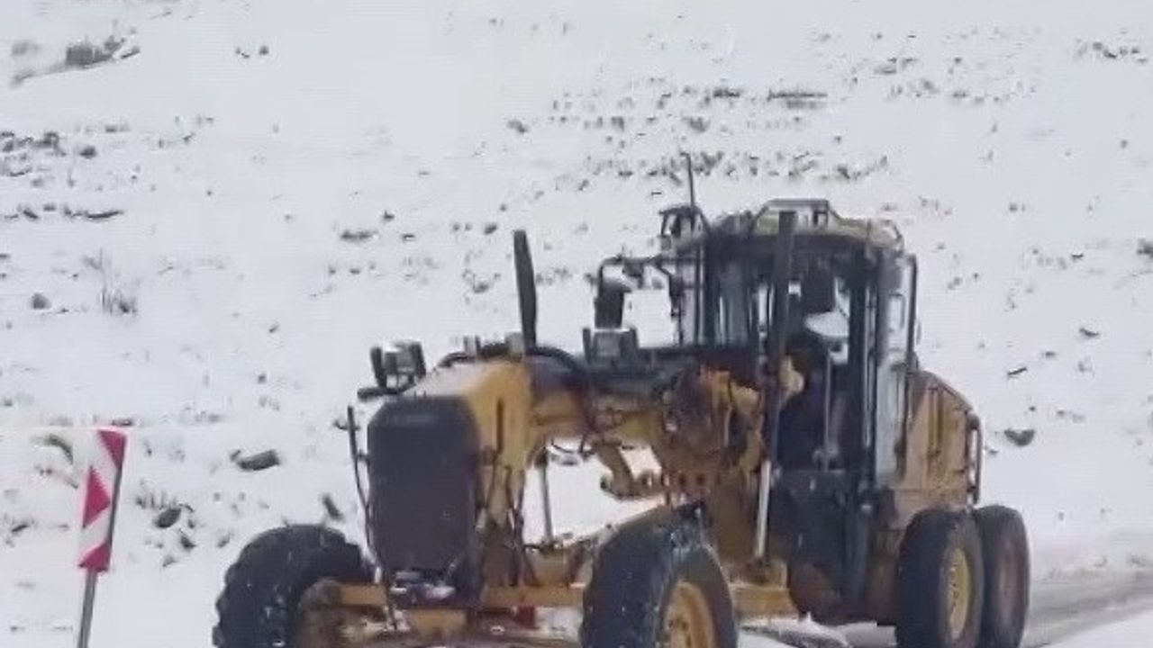 Nemrut Dağı yolunda kar ve tipinin yol açtığı kapanma, ekiplerin çalışmasıyla açıldı