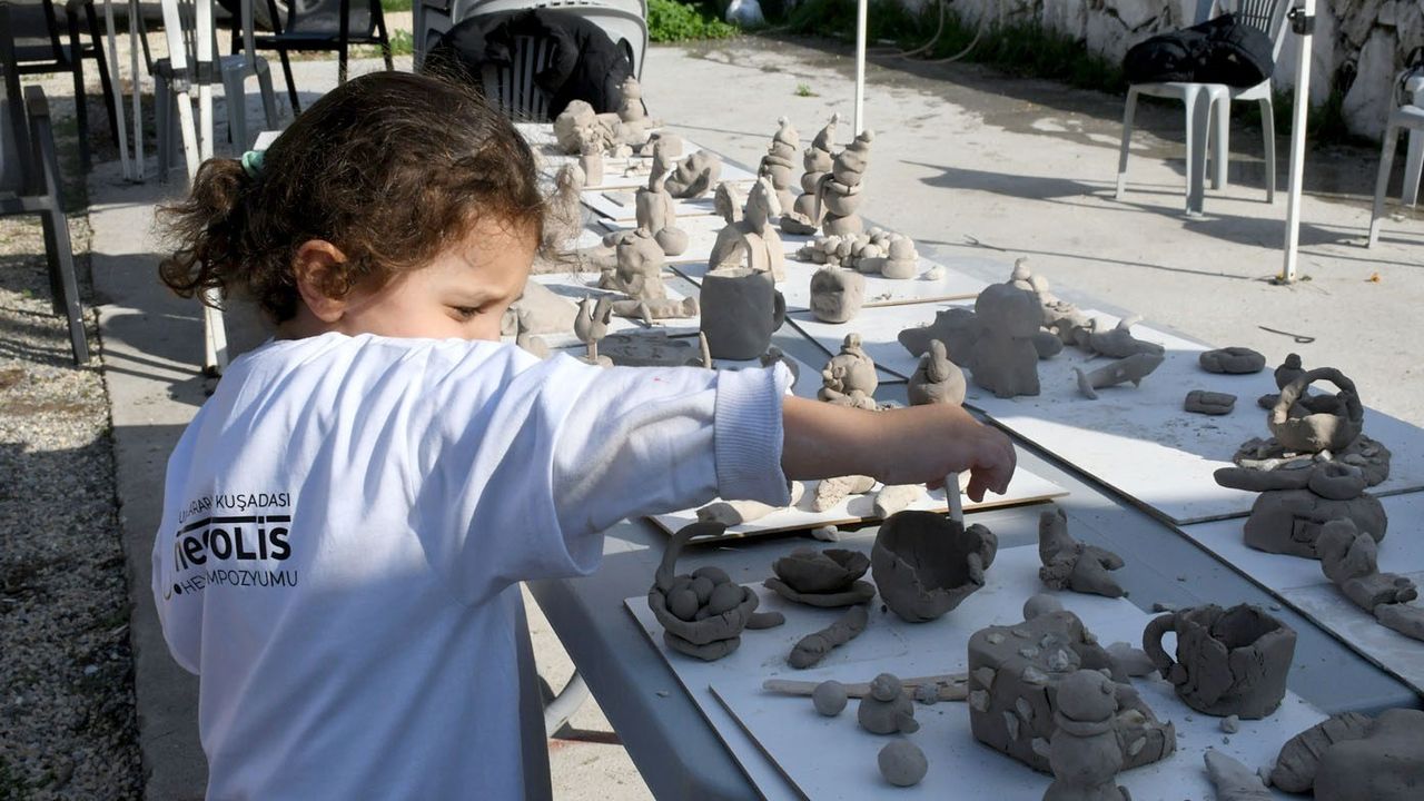 Neopolis Heykel Sempozyumu Kuşadası'nda 90 Çocuğu Kil Atölyesinde Ağırladı
