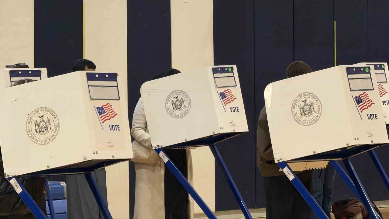 New York Belediye Başkanlığı Seçiminde Zohran Mamdani Astoria'da Oyunu Kullandı