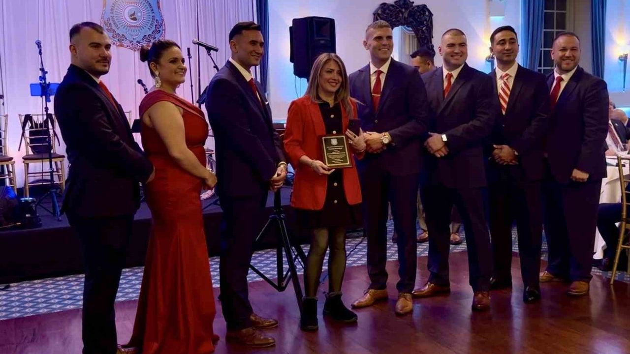 New York’ta TALES’in ilk ödül töreni: İHA muhabiri Dilek Kaya'ya Toplumsal Hizmet Ödülü