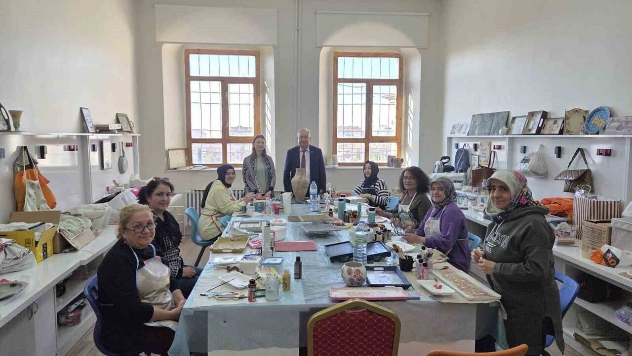 Niğde’de Ahşap Boyama Kursu: El Becerileri ve Girişimcilik Desteği