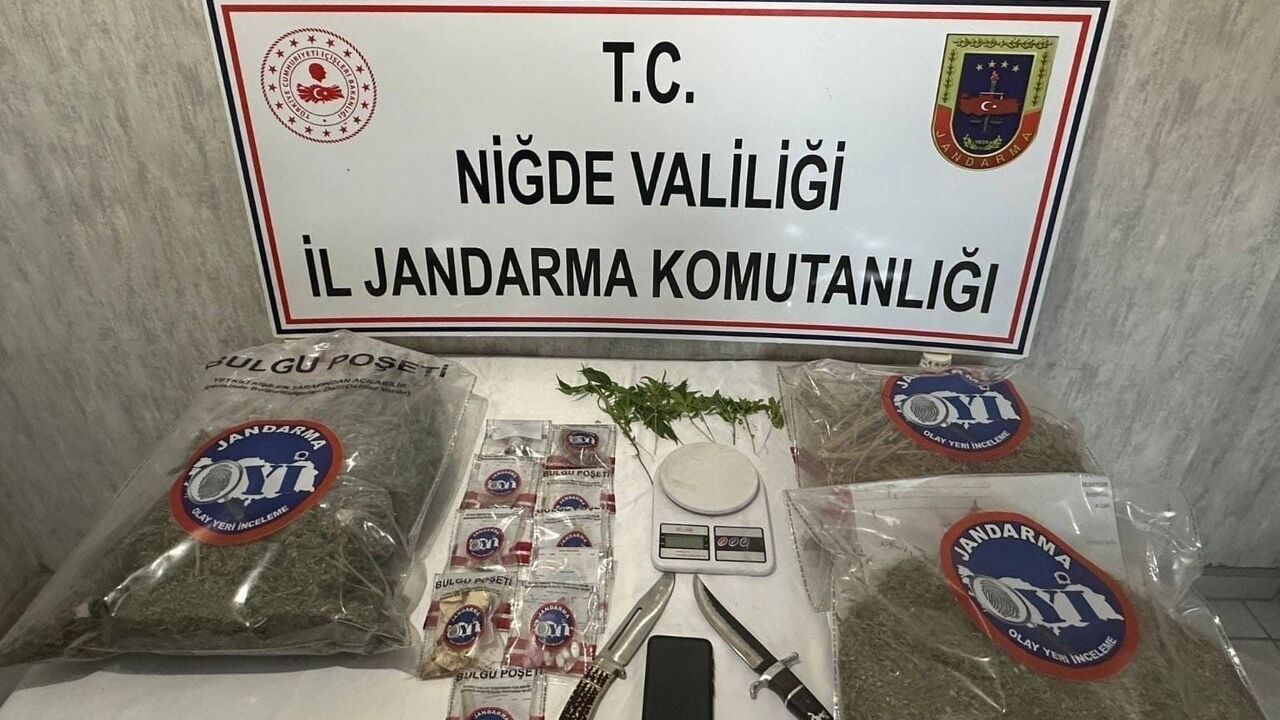 Niğde'de Jandarma Operasyonu: 2 kilo 251 gram uyuşturucu ele geçirildi