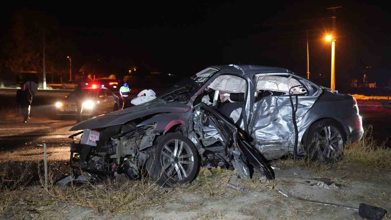 Niğde-Kayseri Karayolu Çamardı Kavşağı'nda Trafik Kazası: 3 Ölü, 6 Yaralı