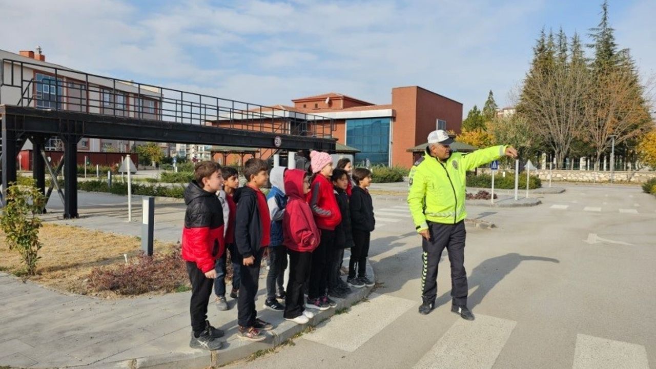 Niğde’nin Bor ilçesinde 41 öğrenciye teorik ve uygulamalı trafik eğitimi