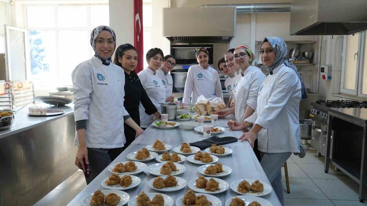 Niğde Ömer Halisdemir Üniversitesi'nde 'Bir Sofrada İki Nesil' Gastronomi Projesi