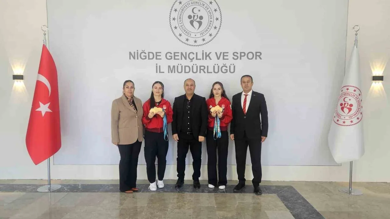 Niğdeli kardeşler Cansel ve Aysel Özkan, 2025'te uluslararası arenada madalyalarla döndü