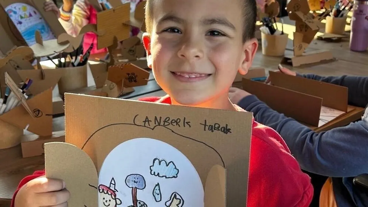 Nilüfer'de 'Akbank Sanat Her Yerde' atölyeleri: Çocuklar Pancar Deposu'nda sanatla buluştu