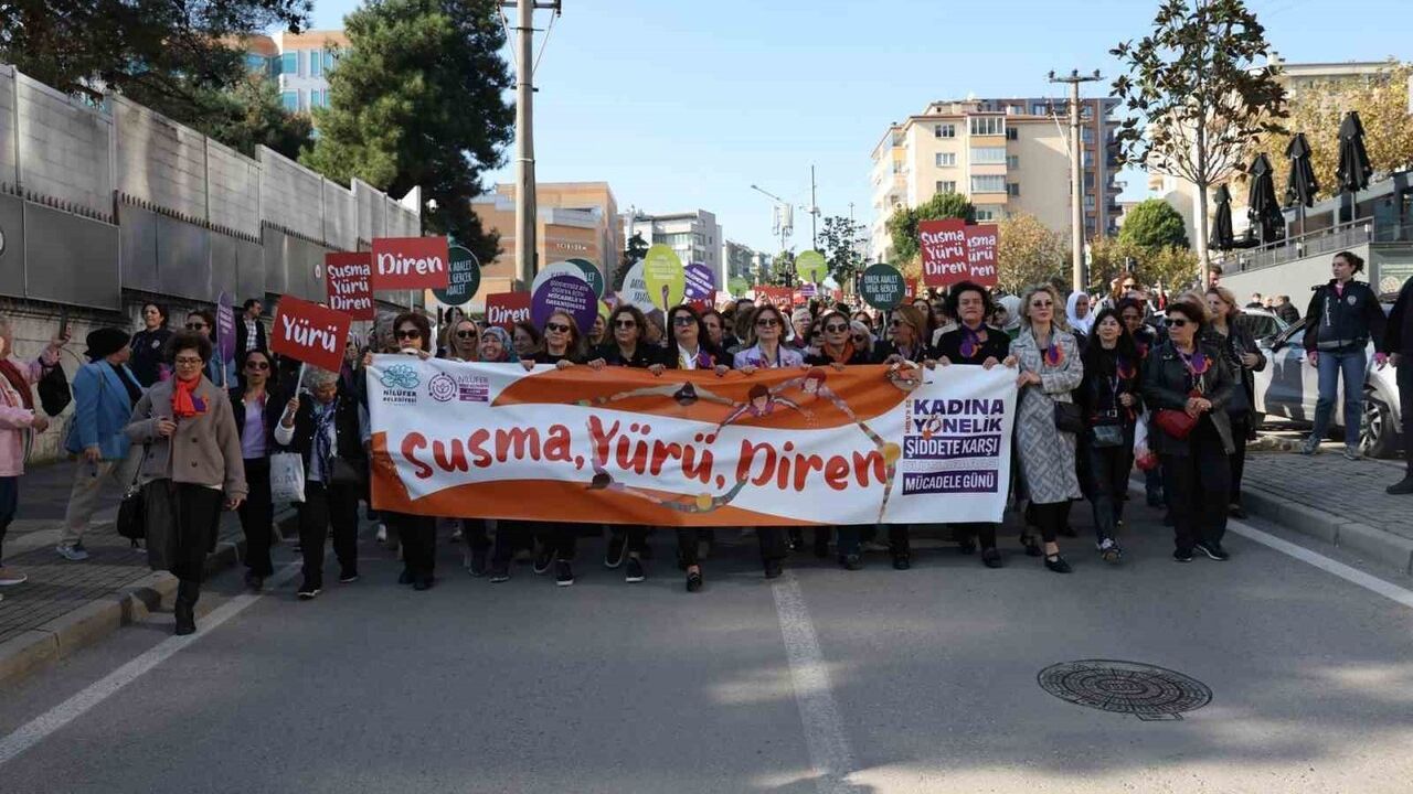 Nilüfer’de 'Susma, yürü, diren' yürüyüşü: Kadına yönelik şiddete karşı farkındalık ve çözüm önerileri