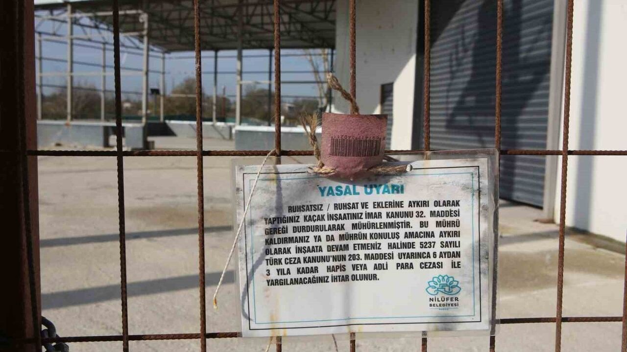 Nilüfer'de Yaylacık, Ürünlü ve Alaaddinbey'de 2 bin 220 metrekarelik kaçak yapılar yıkıldı