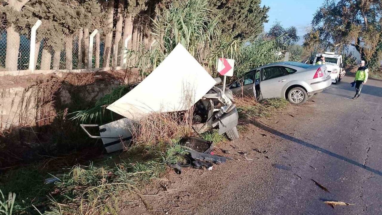 Ödemiş'te hatalı sollama sonucu kaza: 3 kişi yaralandı