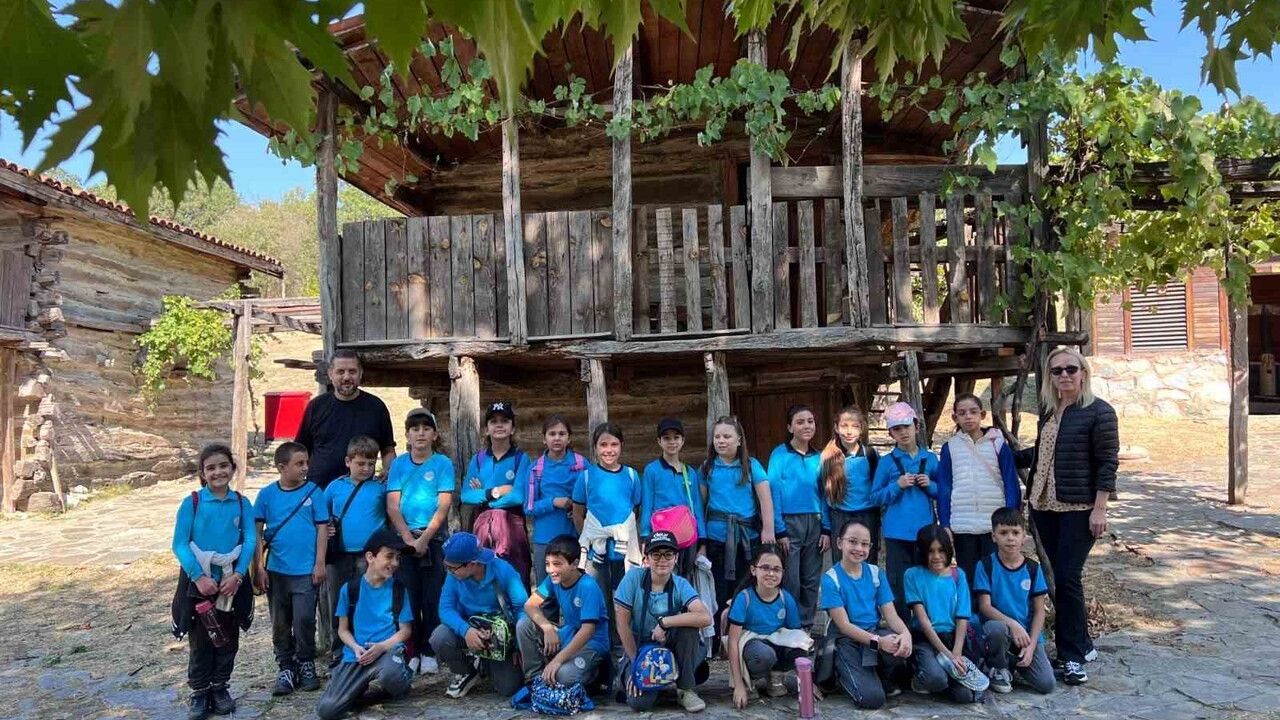 Öğrenciler Aktopraklık Arkeopark’ta Arkeolojiyle Tanışıyor: Uygulamalı Eğitim ve Atölyeler