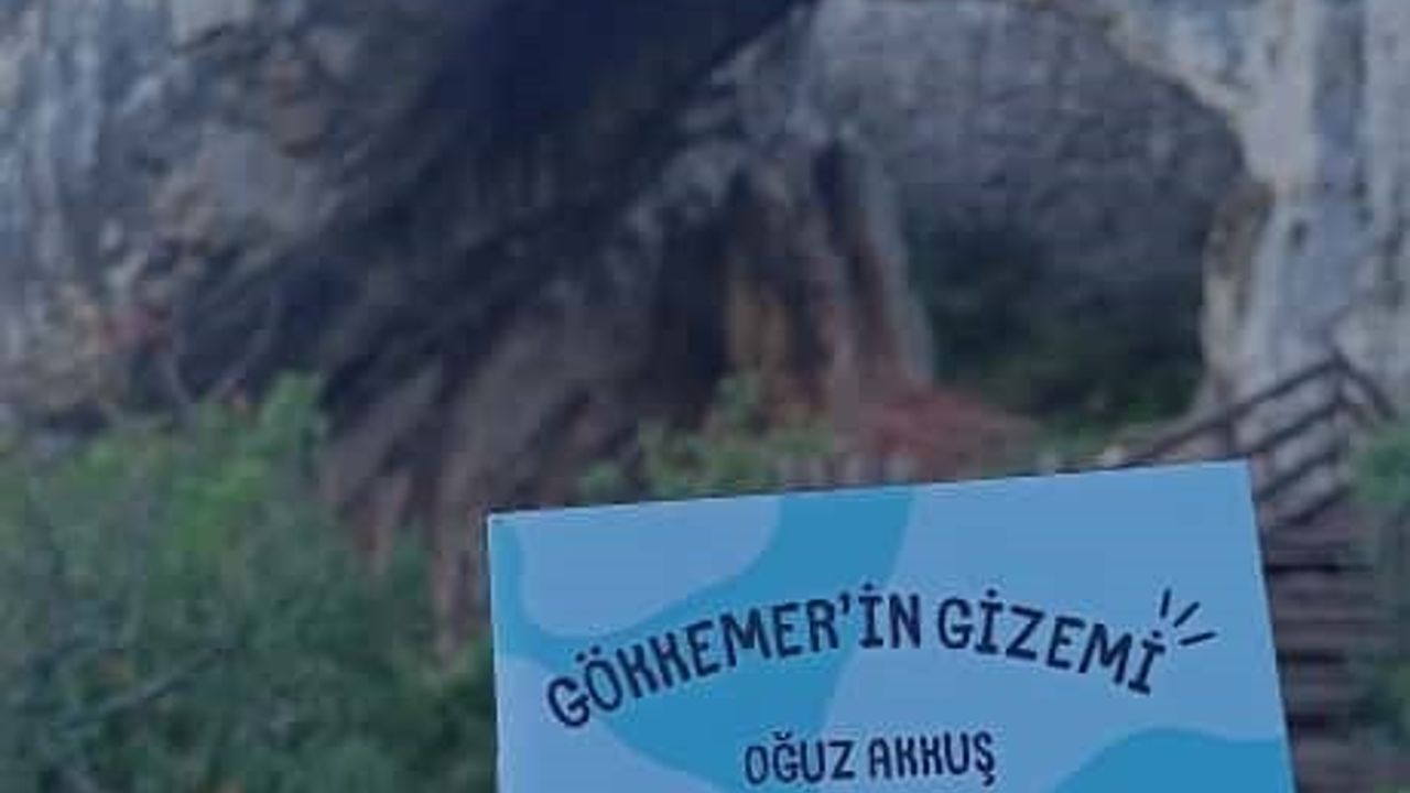 Oğuz Akkuş'un 'Gökkemer’in Gizemi' kitabı İvrindi Gökkemer Kayasını çocuklara tanıtıyor