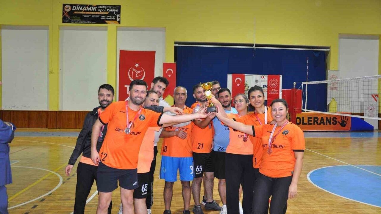 OKT Trailer ve Aile ve Sosyal Hizmetler Aydın İl Müdürlüğü, 25 Kasım’da İkinci 'Kadına Yönelik Şiddete Sıfır Tolerans' Voleybol Maçını Düzenledi