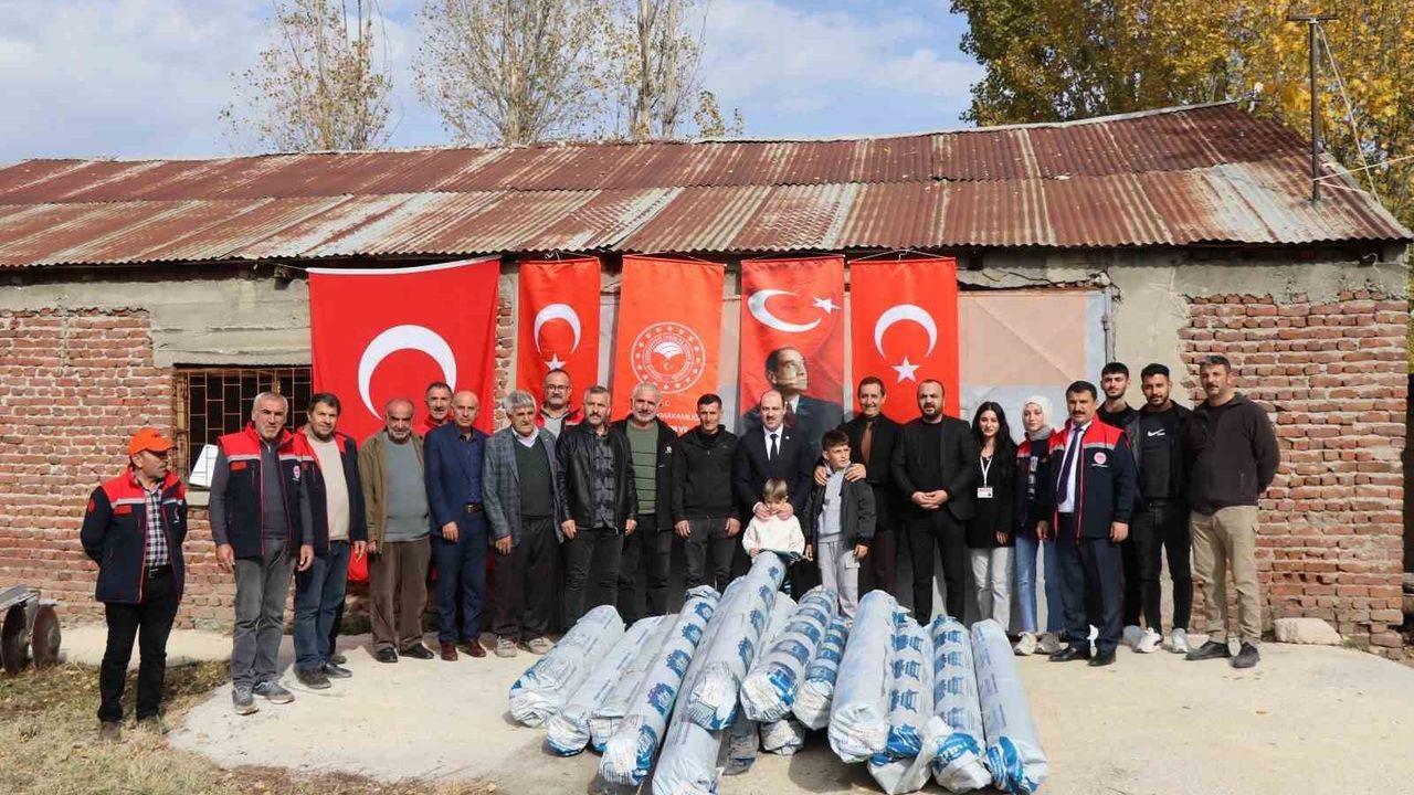 Oltu’da 18 Çiftçinin Seraları İlçe Müdürlüğü Tarafından %50 Hibe ile Yenilendi