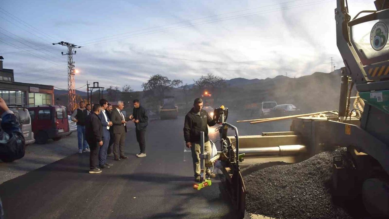 Oltu'da Doğutaş Küçük Sanayi Sitesi’nde Üstyapı Tamamlandı: Asfalt Serimi Bitirildi