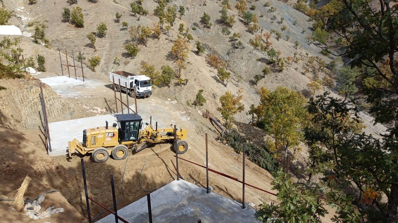 Onikişubat Belediyesi 12 kırsal mahallede yol ve altyapı çalışması yürütüyor