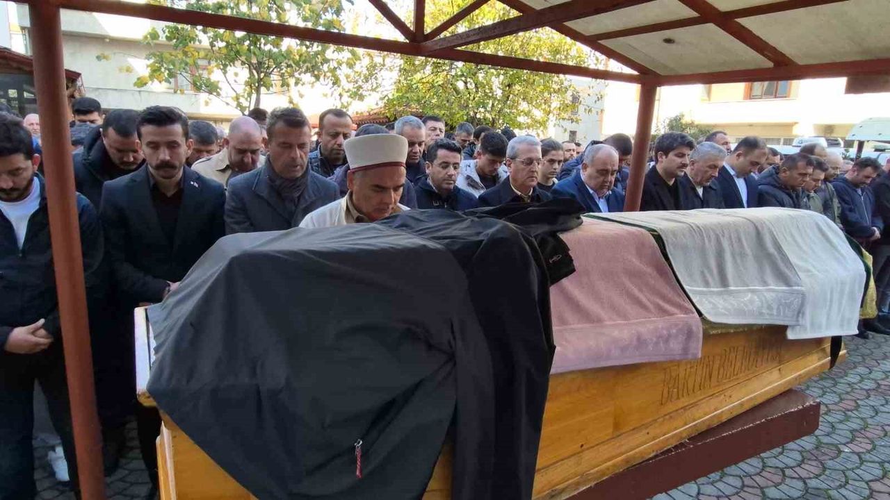 Onur Acar dualarla son yolculuğuna uğurlandı