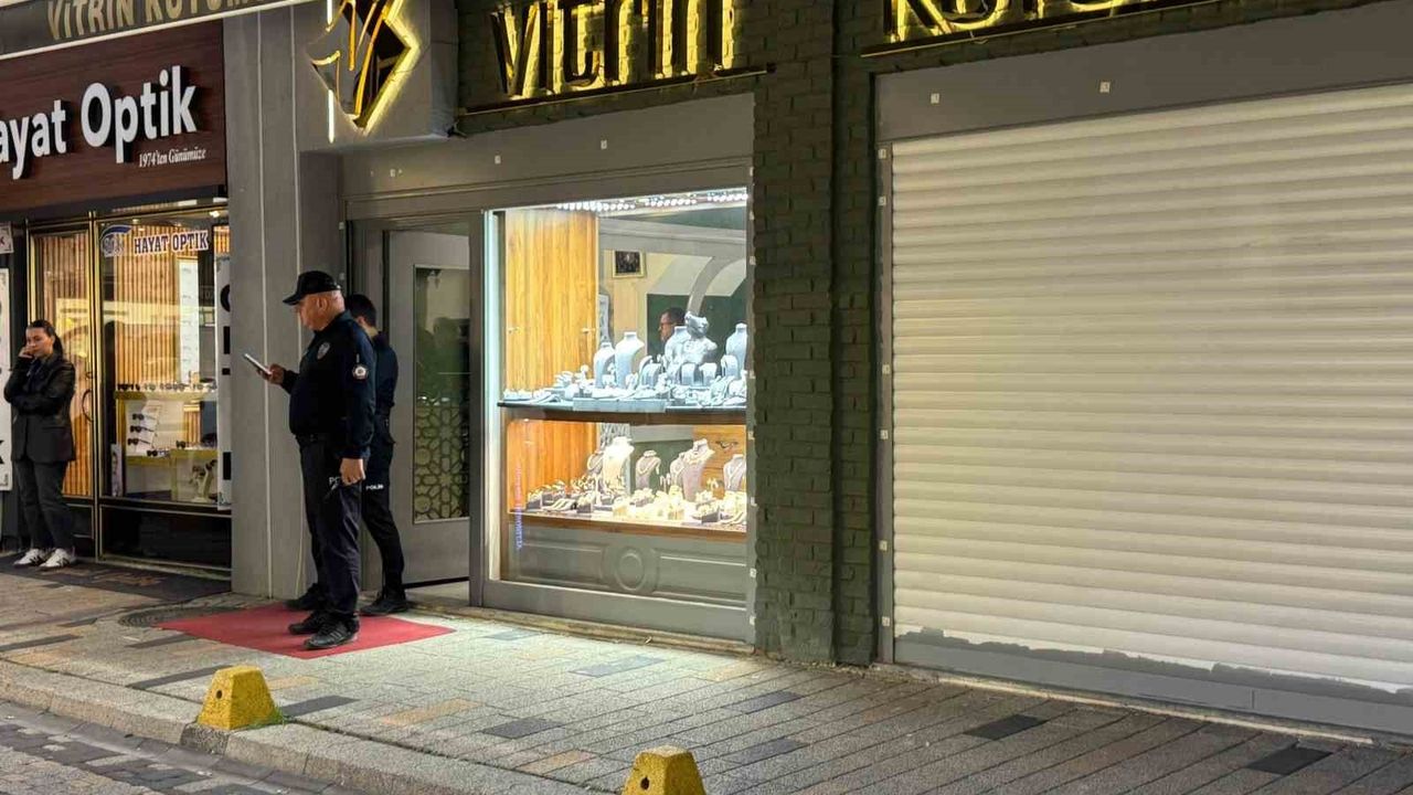 Ordu'da kuyumcu hırsızlığı: Vitrin Kuyumculuk'tan yaklaşık 2 milyon TL değerinde altın çalındı
