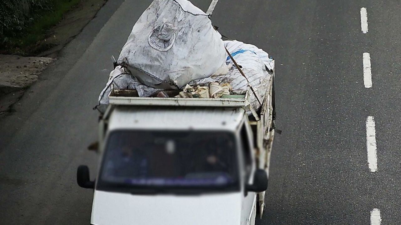 Ordu'da yolda Kur’an-ı Kerim sayfaları bulundu: Kağıt taşıyan araçtan savruldu, 2 kişi hakkında işlem başlatıldı