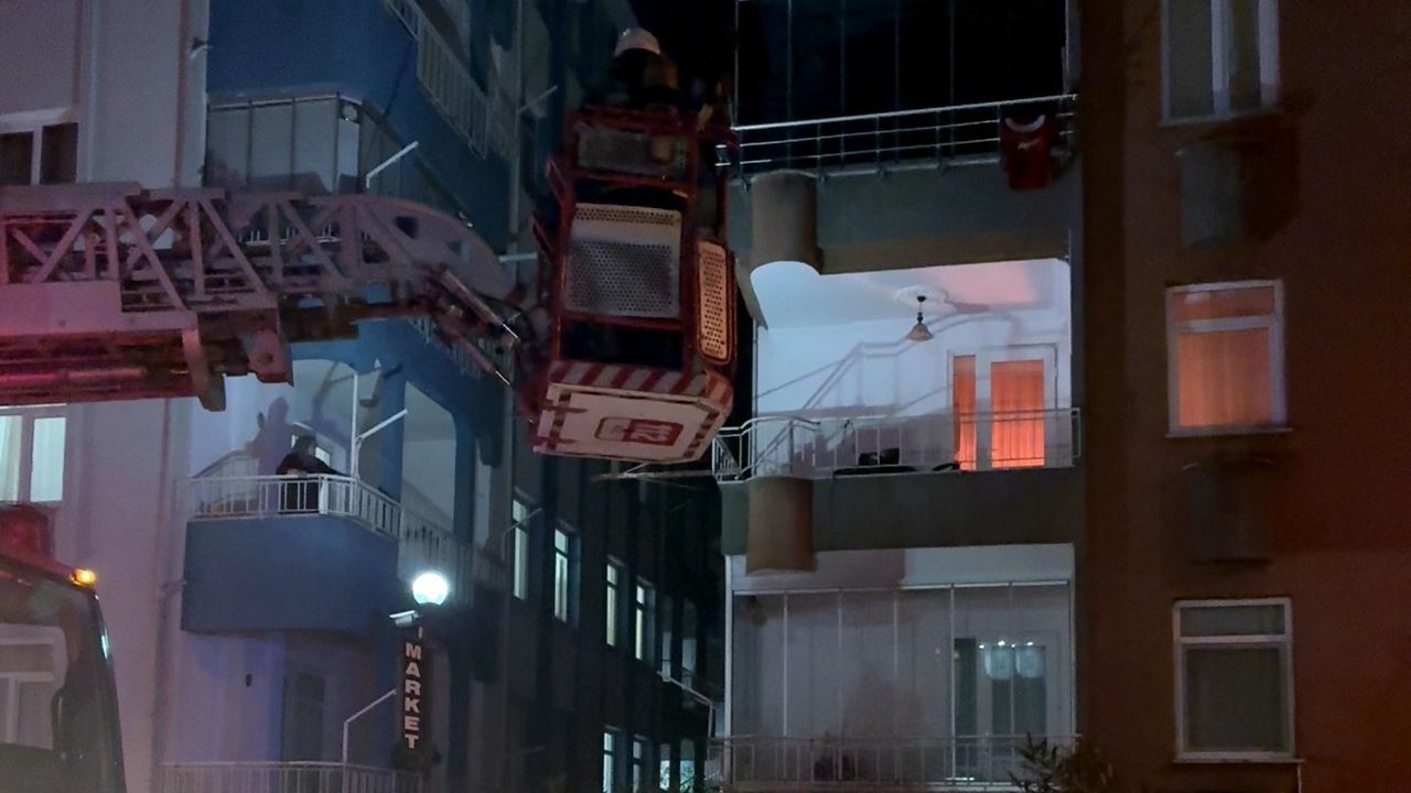 Ordu Ünye'de yangında mahsur kalan A.T. (12) itfaiye ekiplerince kurtarıldı