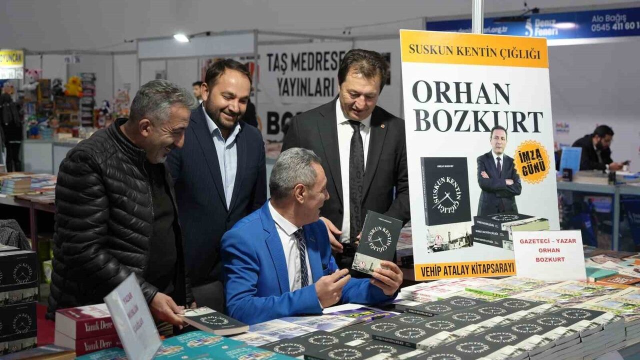 Orhan Bozkurt'un 'Suskun Kentin Çığlığı' Doğu Anadolu Erzurum 7. Kitap Fuarı'nda Okurla Buluştu