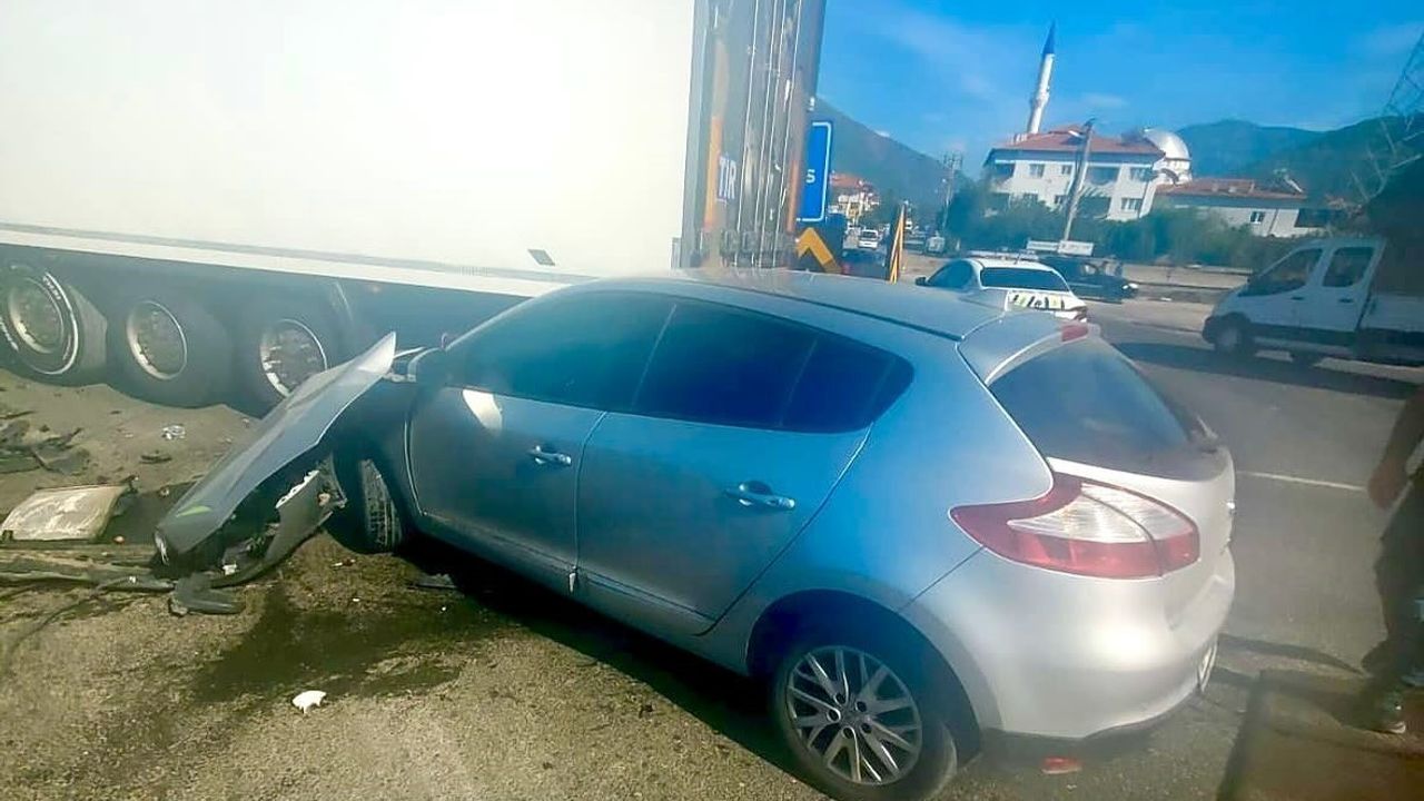 Ortaca Hal Kavşağı’nda ışık arızası kazaya yol açtı: 1 yaralı