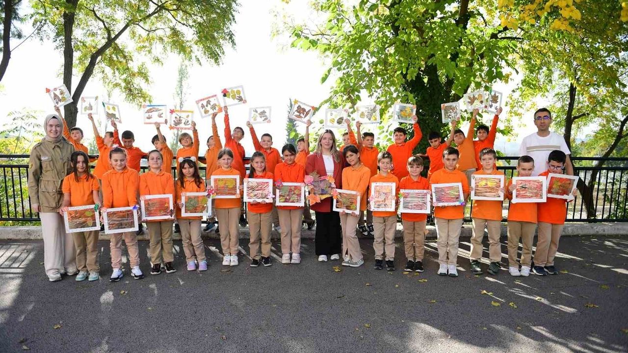 Osmangazi Belediyesi'nin 'Sonbaharda Sanat' Atölyesi Gündoğdu İlkokulu'nda: Çocuklar Herbaryumla Tanıştı