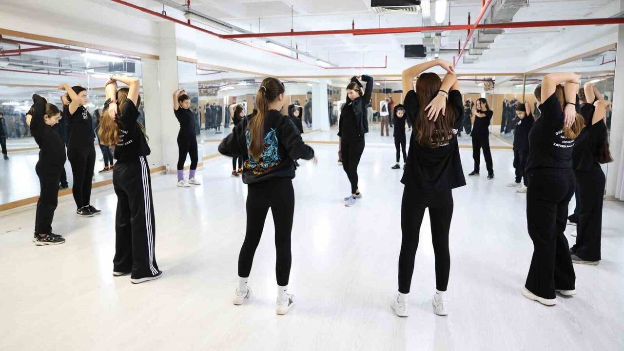 Osmangazi Belediyesi’nin Ücretsiz 4 Haftalık Modern Dans Kursu, 10-15 Yaş Arasındaki Gençleri Yetiştiriyor