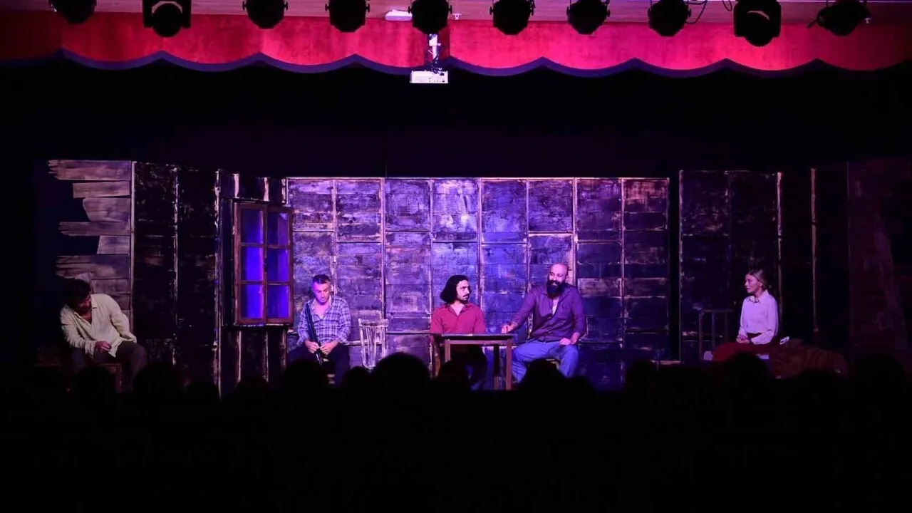 Osmangazi Belediyesi, Turgut Özakman'ın 'Duvarların Ötesi' Oyununu Sergiledi