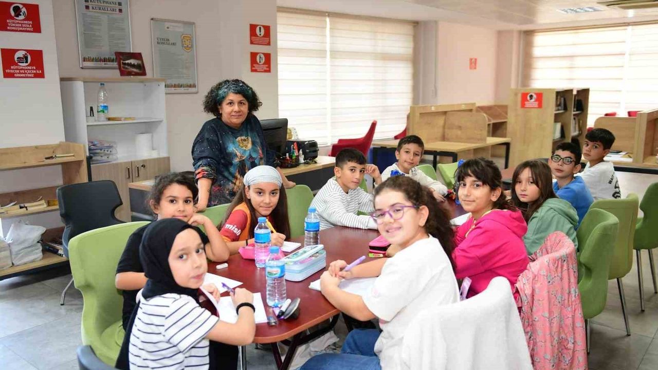 Osmangazi'de Küçük Yazarlar Atölyesi çocukların hayal gücünü kâğıda dönüştürüyor