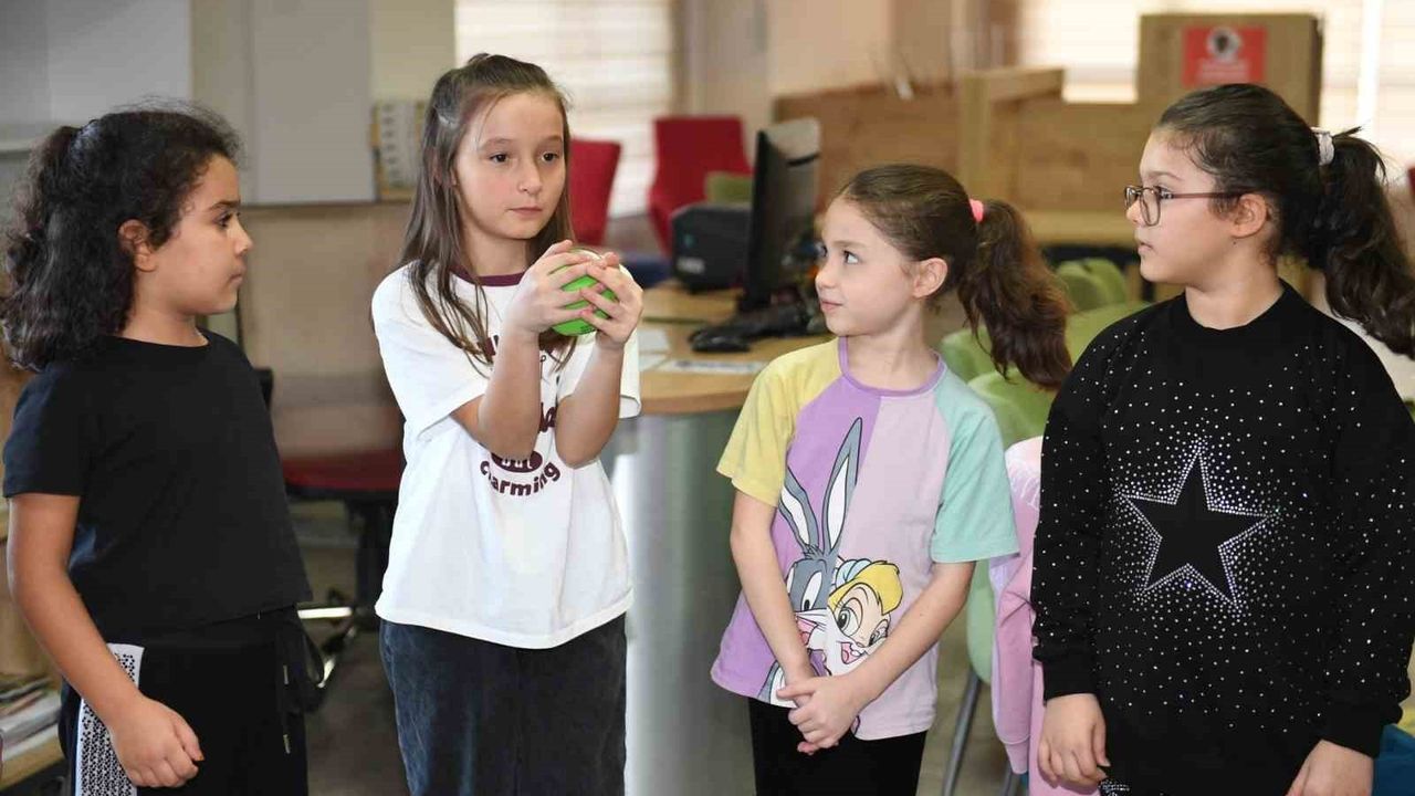 Osmangazi'de Küçük Yazarlar Atölyesi çocukların okuma ve yazma alışkanlığını güçlendiriyor