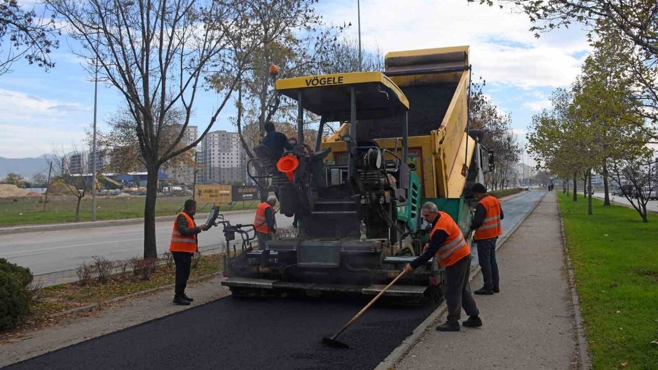Osmangazi'de Pınar Caddesi'ndeki park içi yürüyüş yolu yenilendi