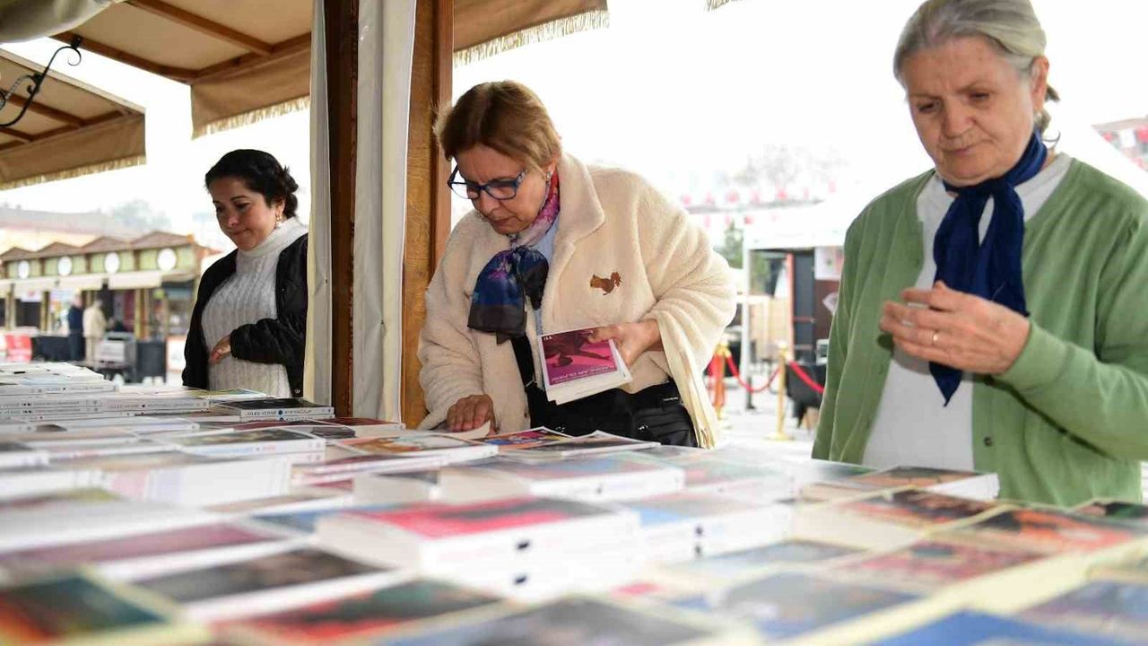 Osmangazi Kitap Fuarı 5. Günde de Yoğun İlgi: Söyleşiler ve İmza Günleri Sürüyor