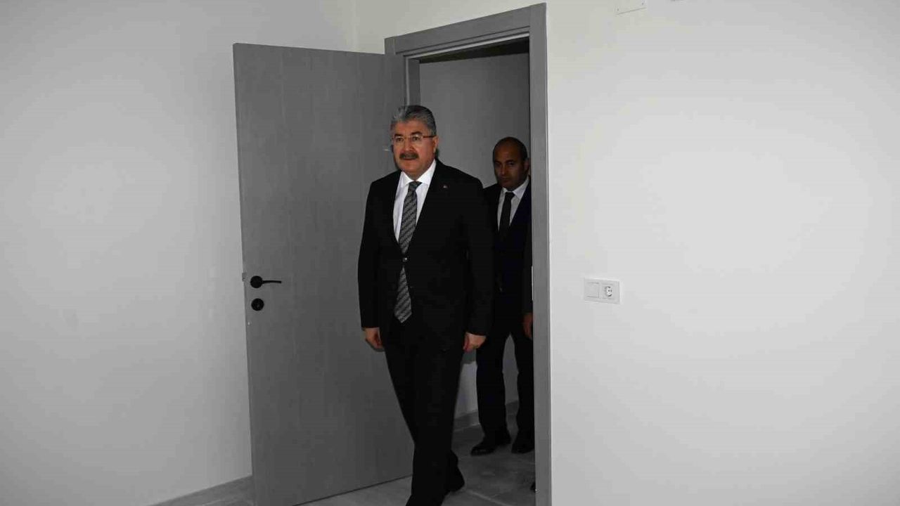 Osmaniye Akçakoyunlu'da 138 deprem köy konutu bir ay içinde teslim edilecek