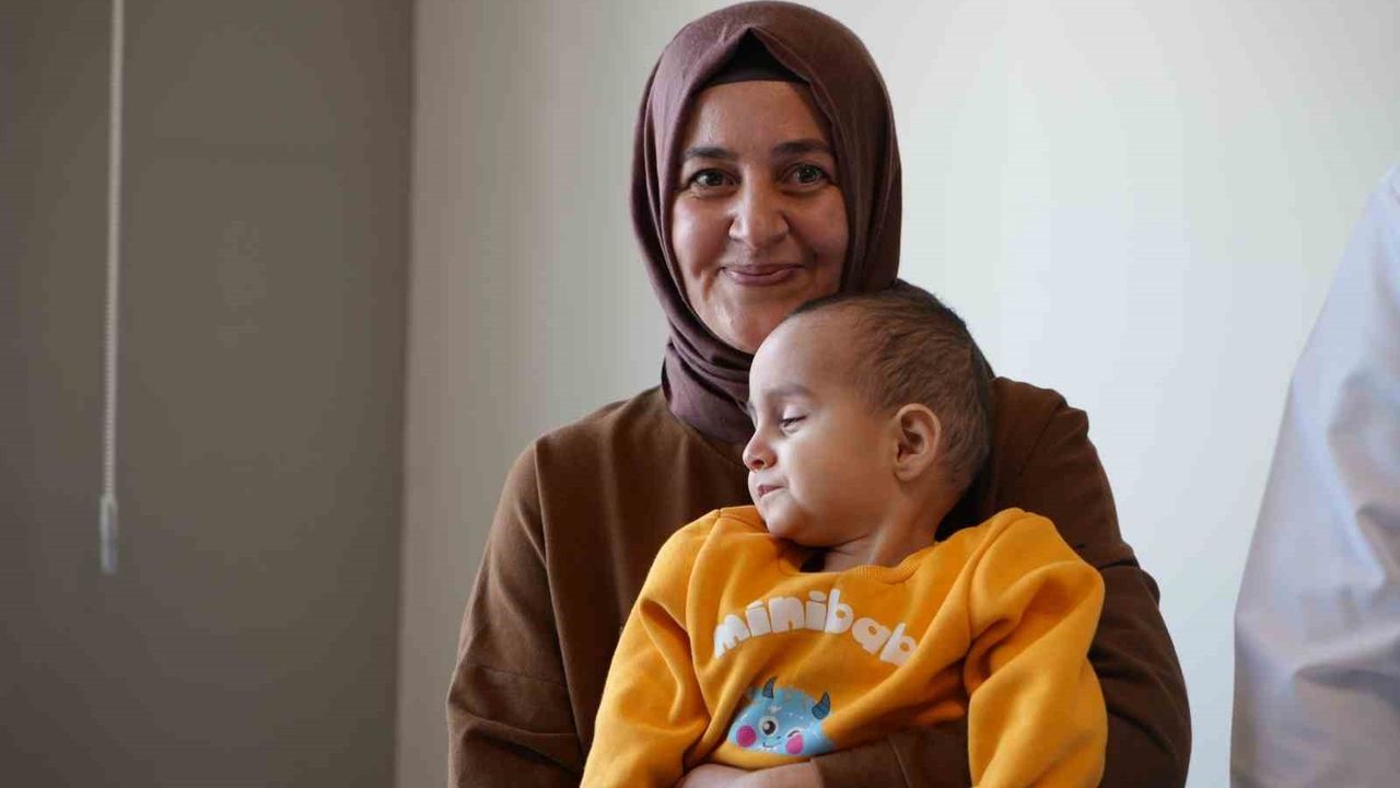 Osmaniye'de doğuştan işitme engelli 14 aylık Hamza Tuğra, beyin sapı implantı ile ilk kez duydu