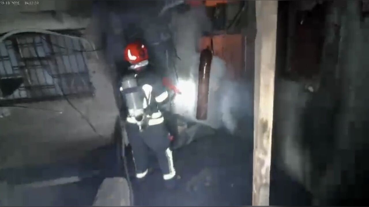 Osmaniye'de iki katlı ahşap evde çıkan yangın büyümeden söndürüldü