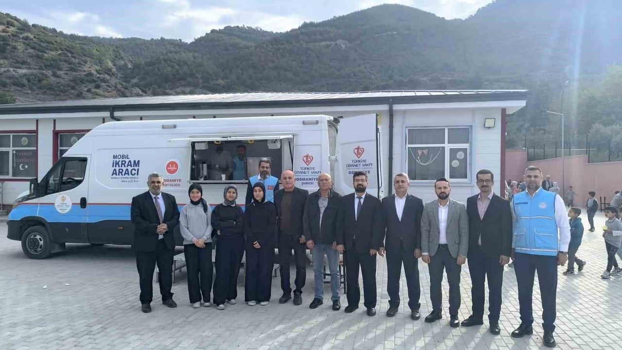 Osmaniye'de öğrencilere sıcak çorba ikramı — İl Müftülüğü ve TDV'nin sosyal faaliyeti