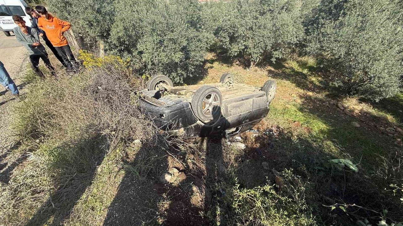 Osmaniye'de otomobil şarampole yuvarlandı: Anne ve 5 yaşındaki çocuk yaralandı