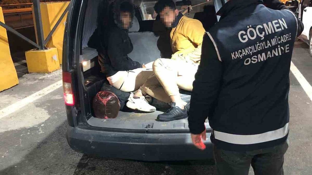 Osmaniye’de otoyol uygulamasında 9 düzensiz göçmen ve 3 organizatör yakalandı
