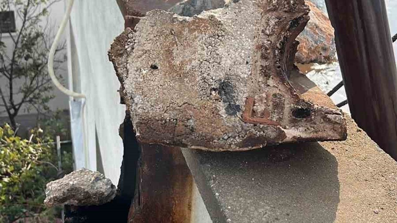 Osmaniye Düziçi’de sağanak sırasında evin bacasına yıldırım düştü