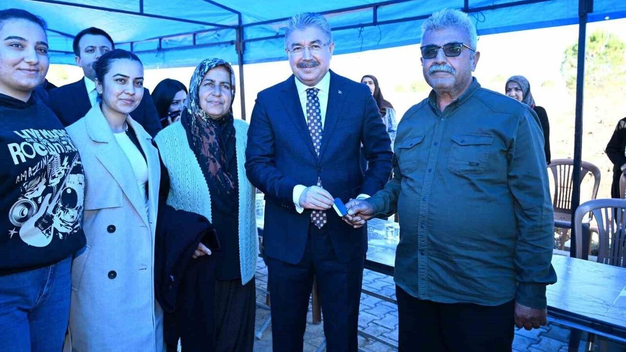 Osmaniye Düziçi Karagedik'te 12 deprem konutu hak sahiplerine teslim edildi